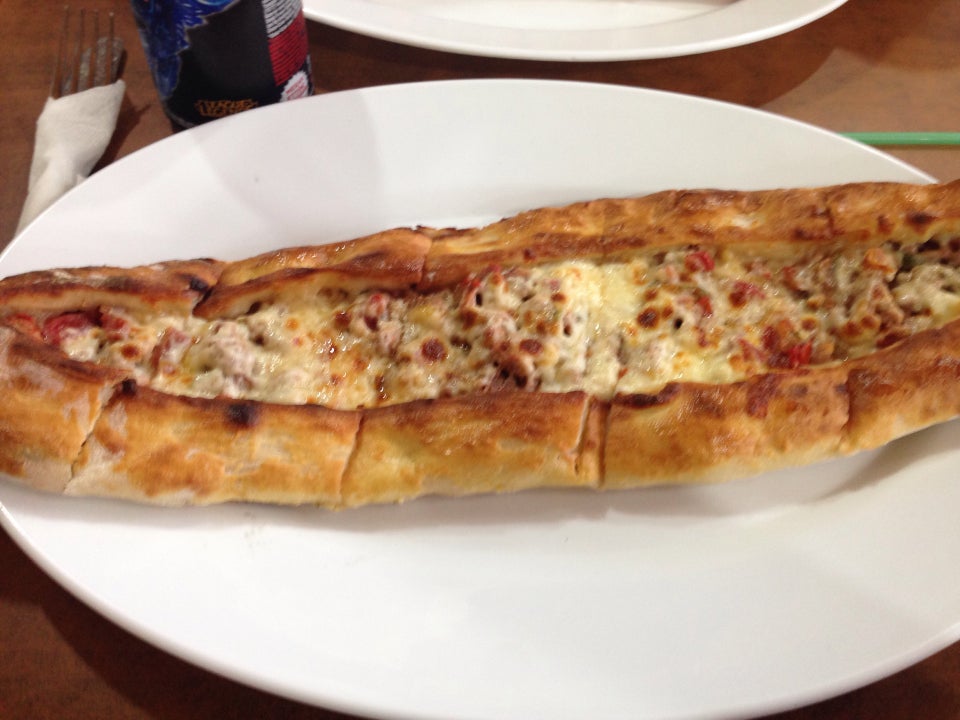 Avşa Adası'nda Pide ve Lahmacun Fırınları: En İyi Yemek Nerede Yenir?