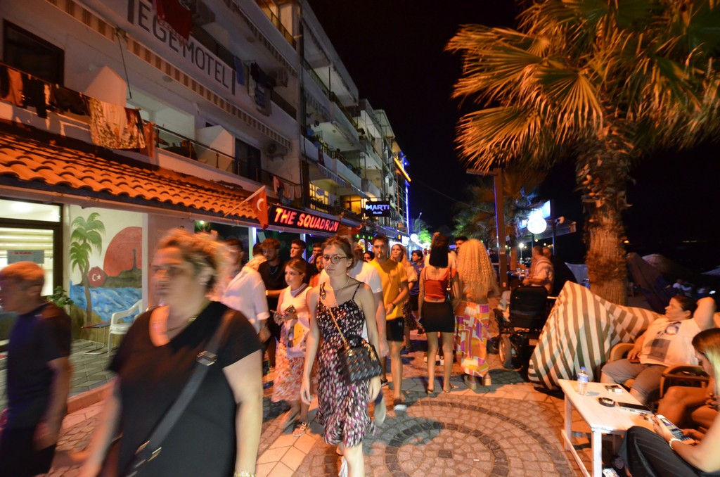 AVŞA ADASI KALABALIK MI